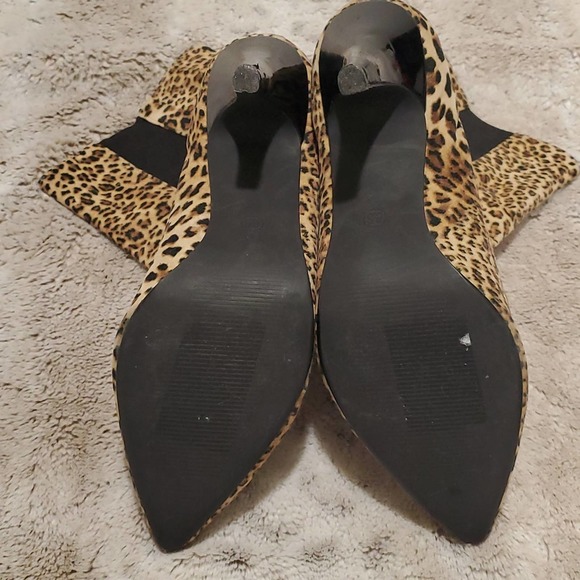Very Volatile Faux Fur Leather Cheetah Print Pull On Pointed Toe Calf Boots 6.5 - Picture 6 of 6